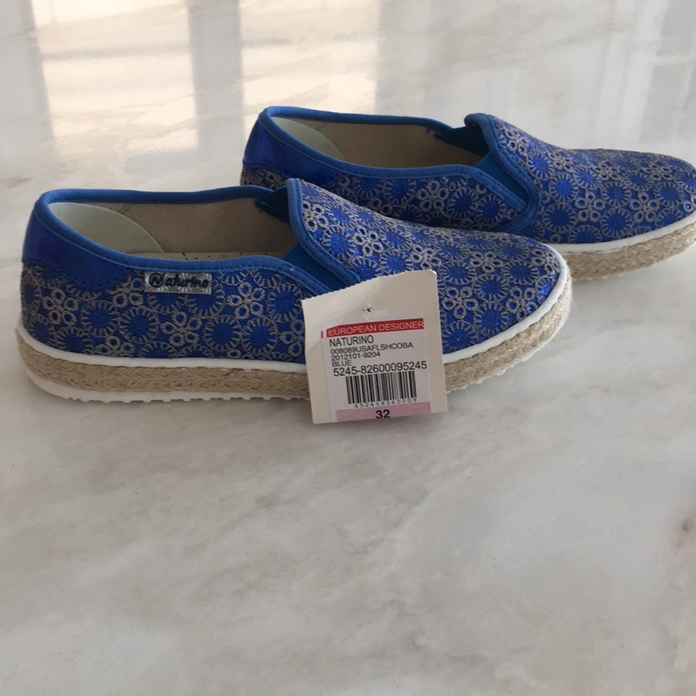 NWT Naturino Girls Blue Eyelet Slip On Shoes-Size 1 1/2